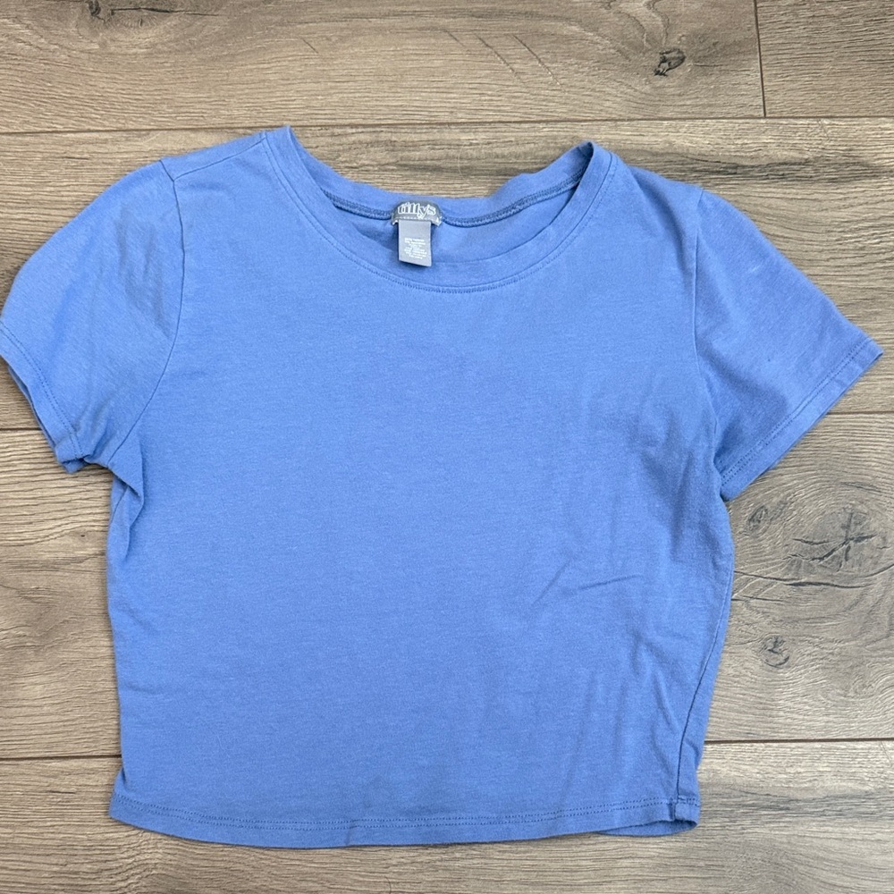 Tilly’s women’s crop
